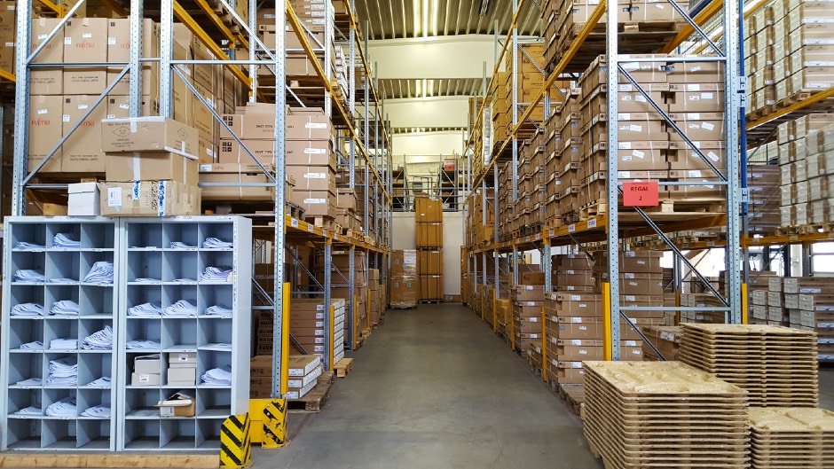 Lagerhalle mit Hochregale